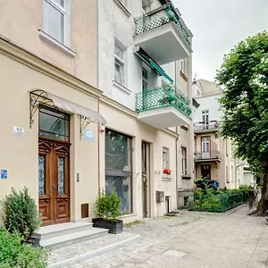 https://3-city-apartments-solaro.sopothotels.com